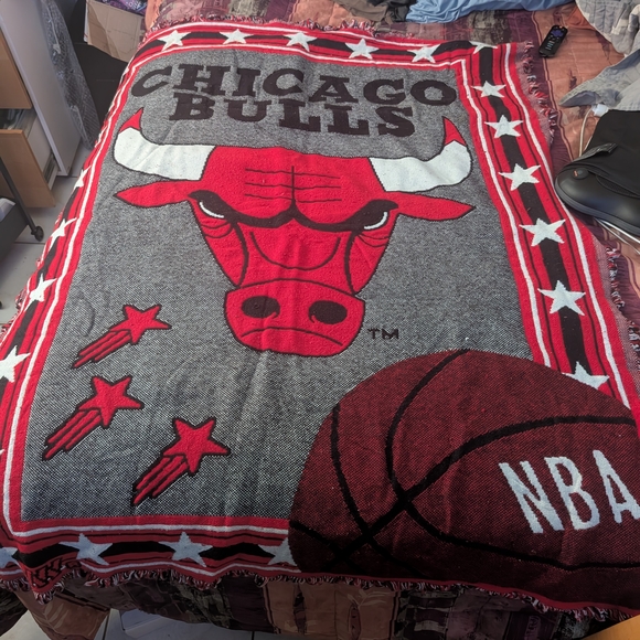 Chicago Bulls Red and Gray NBA Throw Blanket - Picture 1 of 6